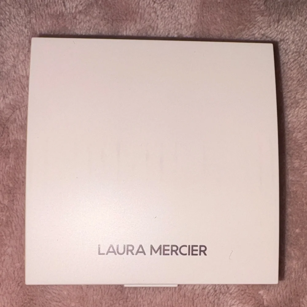 Laura Mercier Real Flawless Luminous Perfecting Pressed Powder